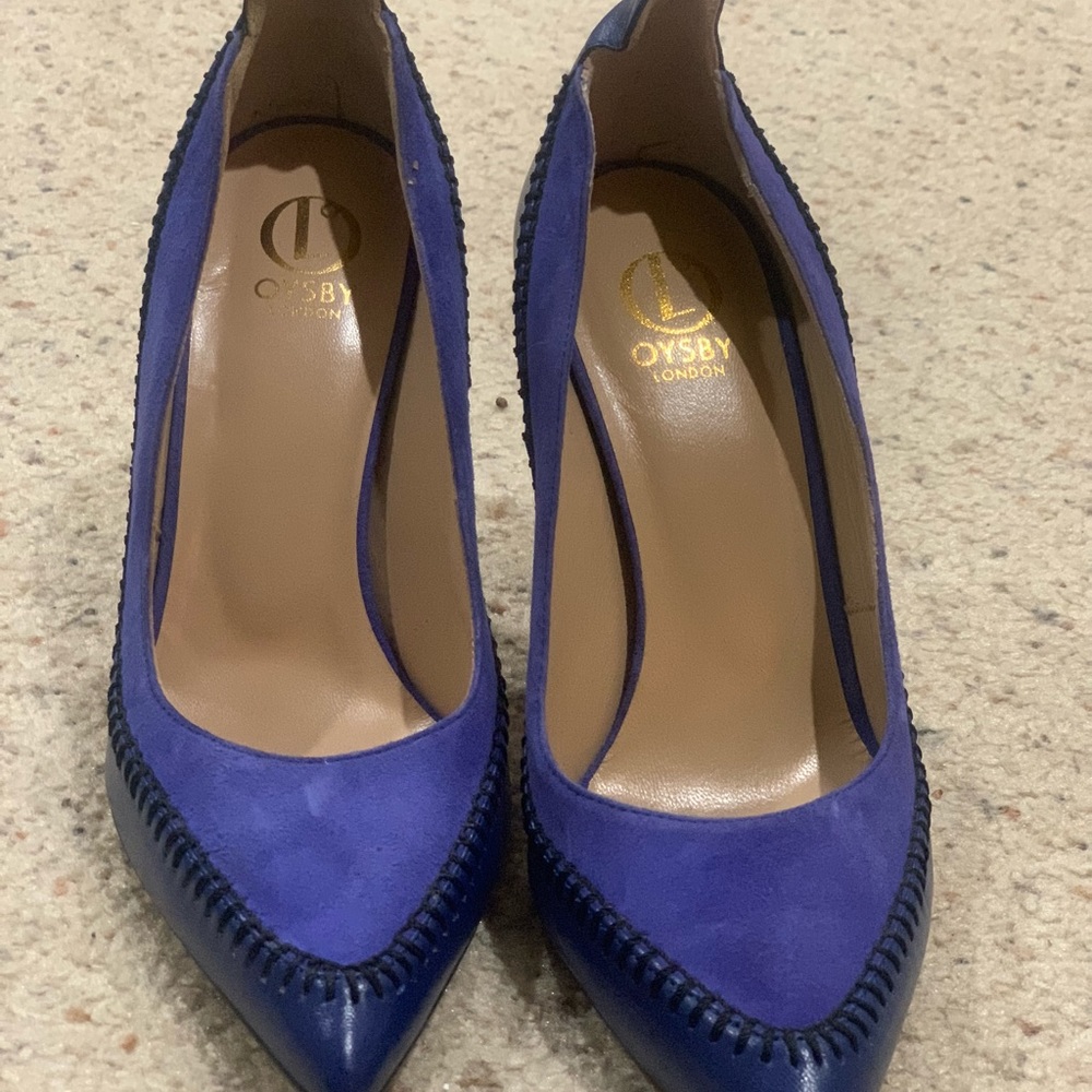 Suede and leather blue heels